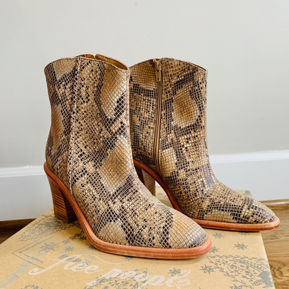 NEW FREE PEOPLE Barclay Ankle SNAKE Boots Size 7 - Picture 7 of 14